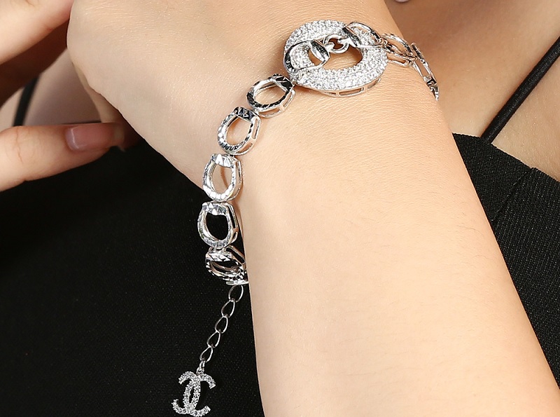 Lắc tay sợi xích to cá tính